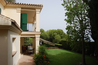 MAGNÍFICA VILLA EN CERRADO DE CALDERÓN CON VISTAS AL MAR, JARDÍN Y PISCINA