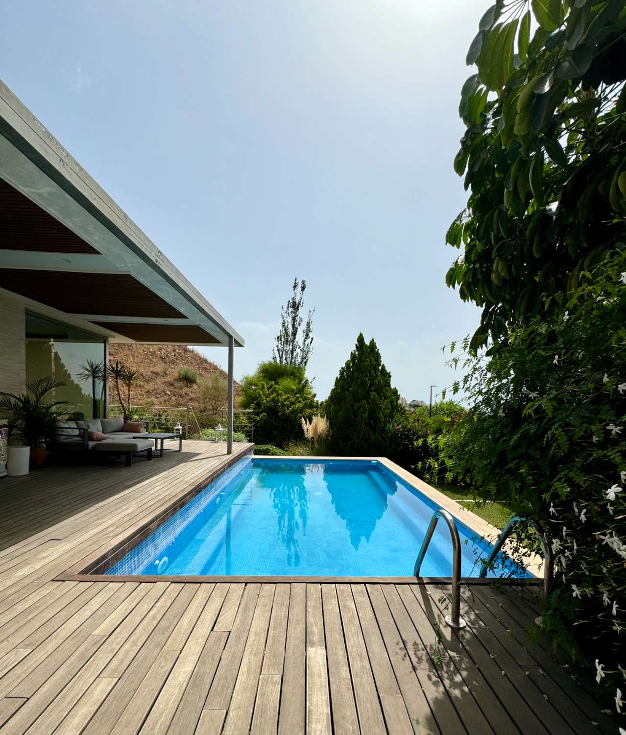 VILLA DE DISEÑO CON VISTAS AL MAR, EN PINARES DE SAN ANTÓN