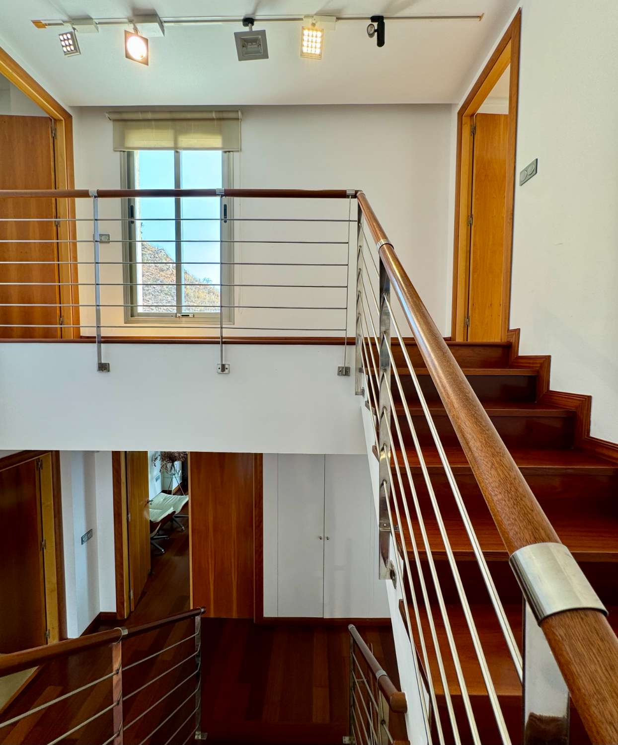 VILLA DE DISEÑO CON VISTAS AL MAR, EN PINARES DE SAN ANTÓN