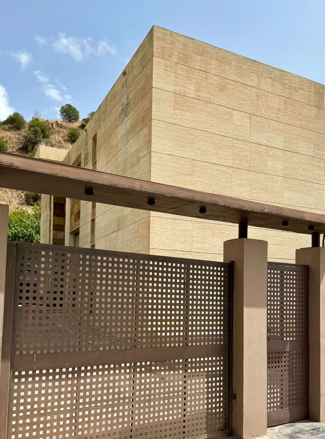 VILLA DE DISEÑO CON VISTAS AL MAR, EN PINARES DE SAN ANTÓN