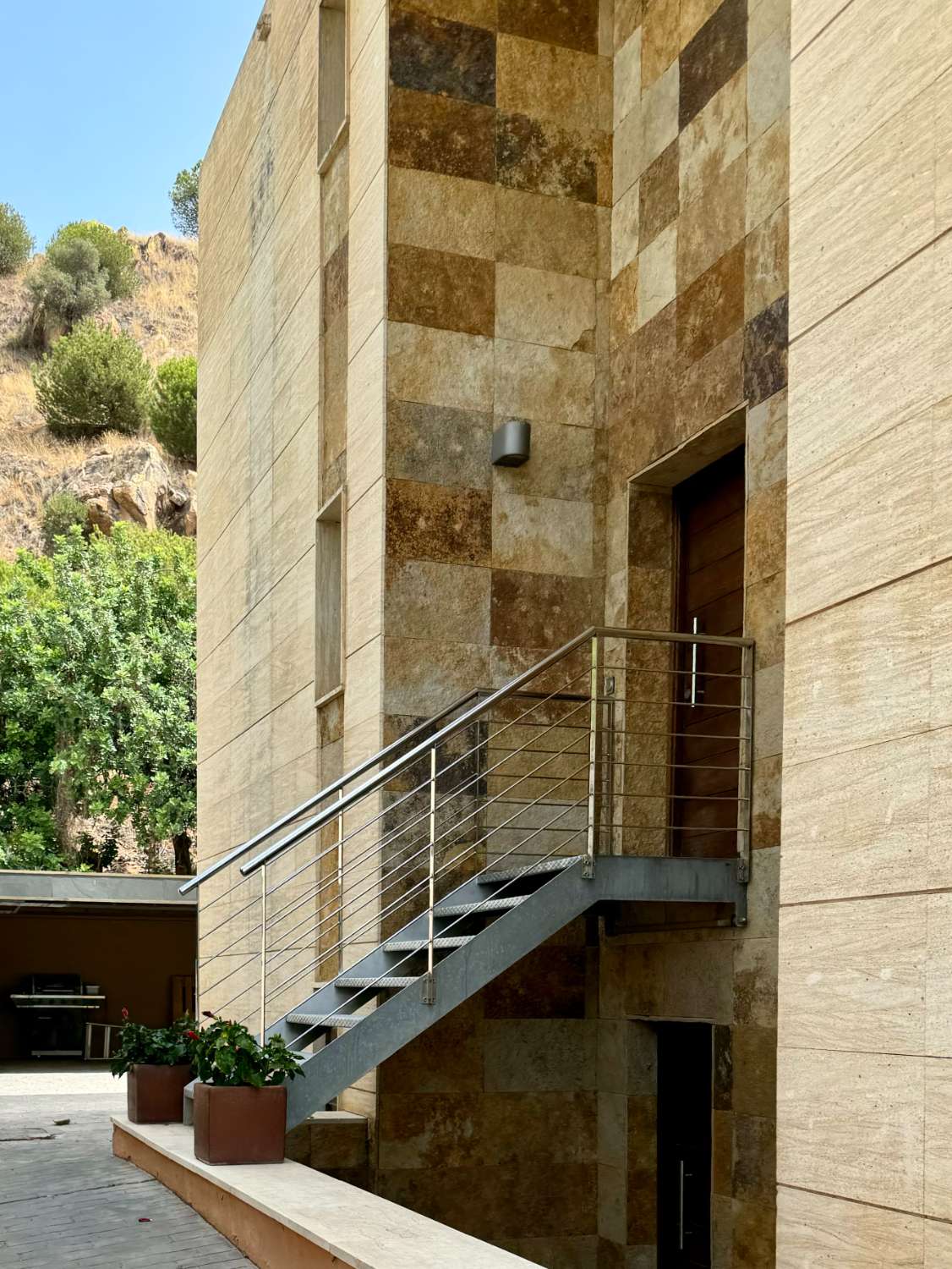 VILLA DE DISEÑO CON VISTAS AL MAR, EN PINARES DE SAN ANTÓN