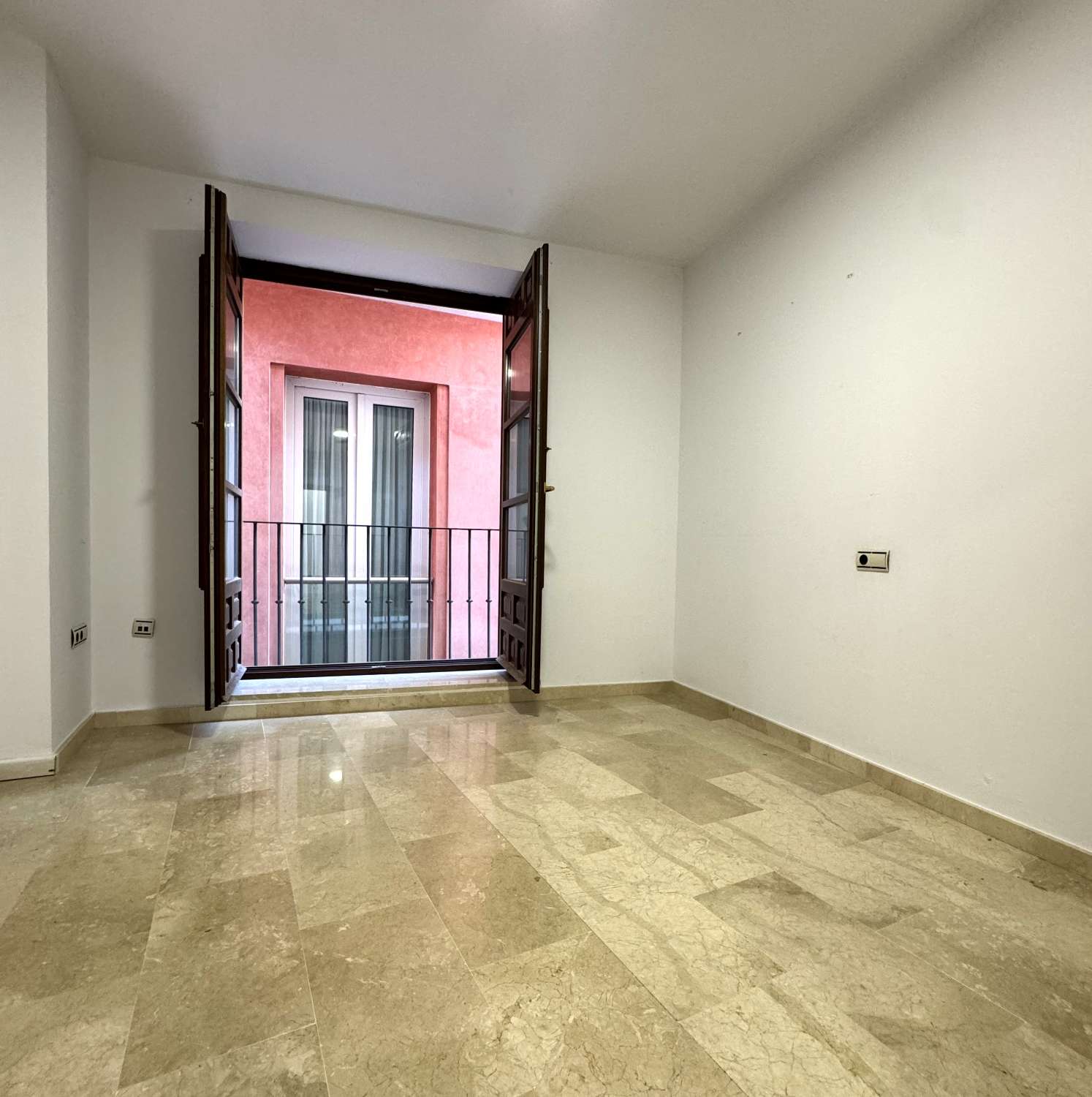 FANTASTIC OPPORTUNITY IN THE HEART OF THE HISTORIC CENTER OF MÁLAGA