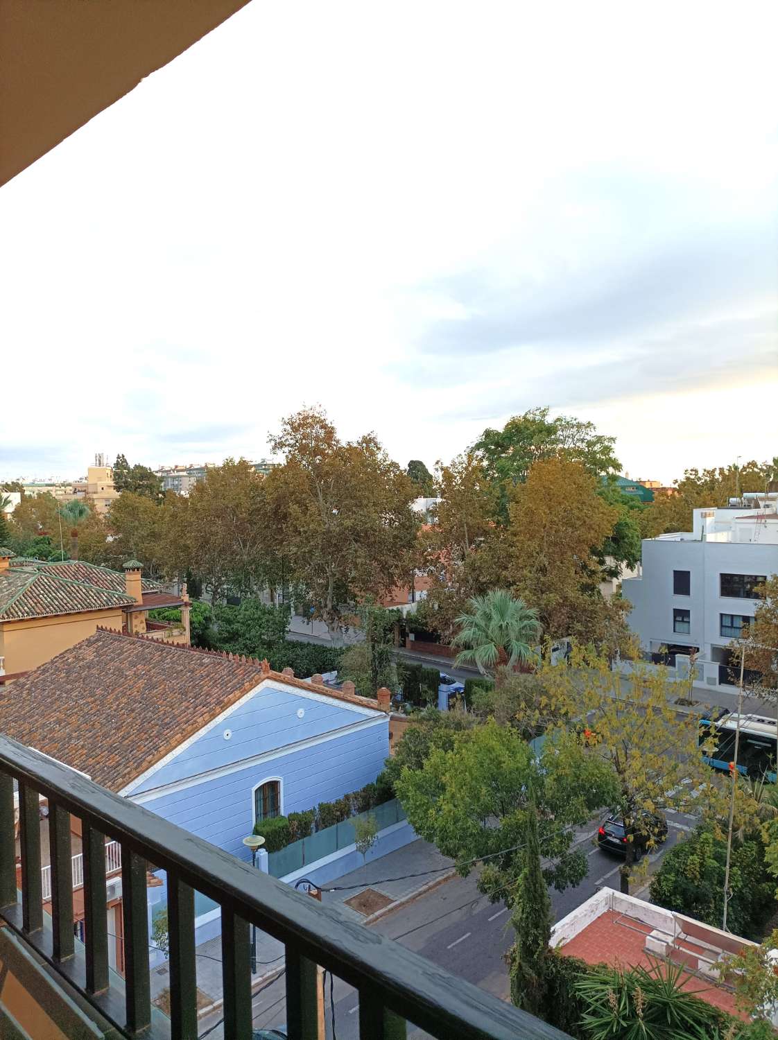 LOCATION LONGUE DURÉE AVEC TERRASSE, GARAGE ET VUE MER