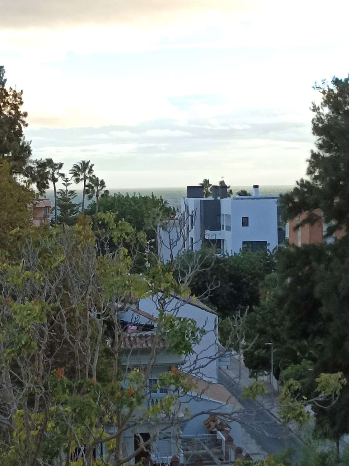 LLOGUER DE LLARGA TEMPORADA AMB TERRASSA, GARATGE I VISTES AL MAR