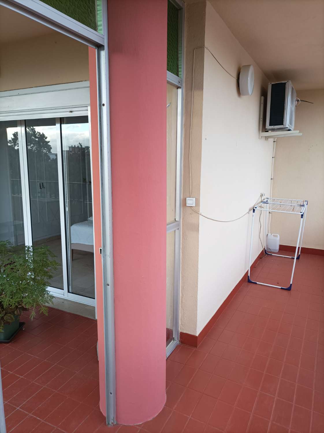 AFFITTO A LUNGO TERMINE CON TERRAZZO, GARAGE E VISTA MARE