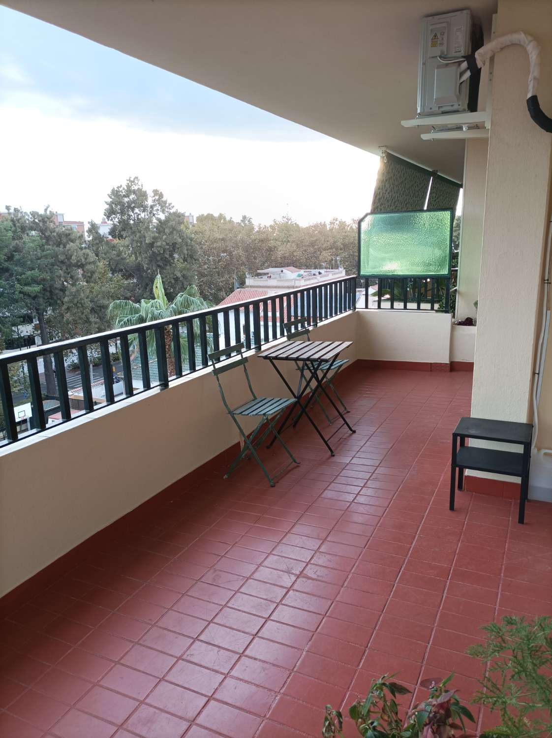 LOCATION LONGUE DURÉE AVEC TERRASSE, GARAGE ET VUE MER