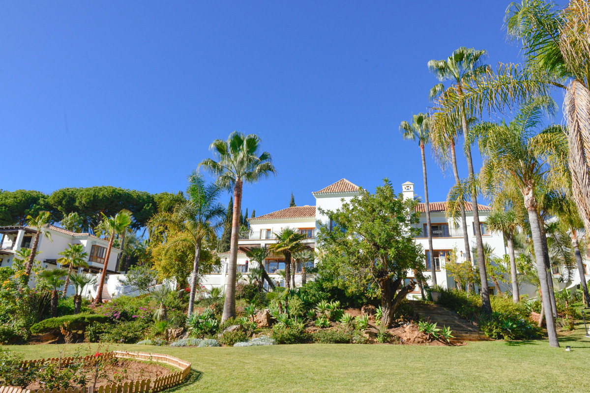 LUKSURIØS VILLA I MIDDELHAVSSTIL I BENAHAVIS