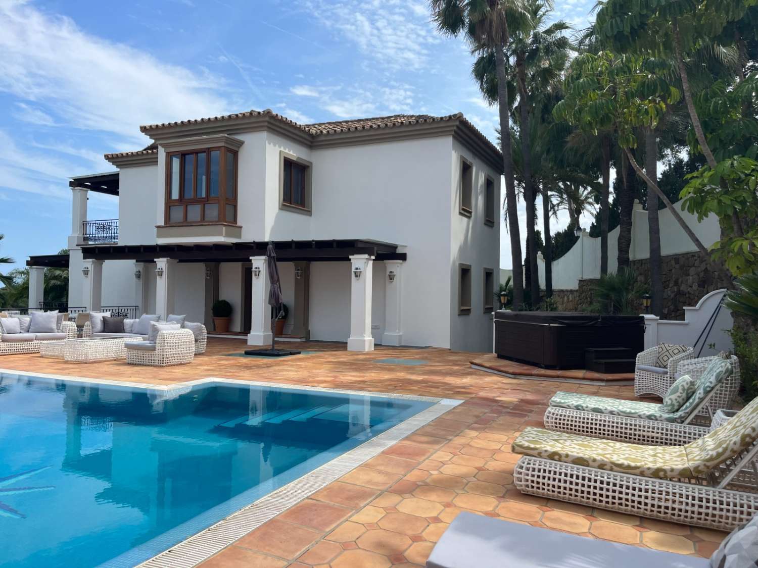 LUKSURIØS VILLA I MIDDELHAVSSTIL I BENAHAVIS